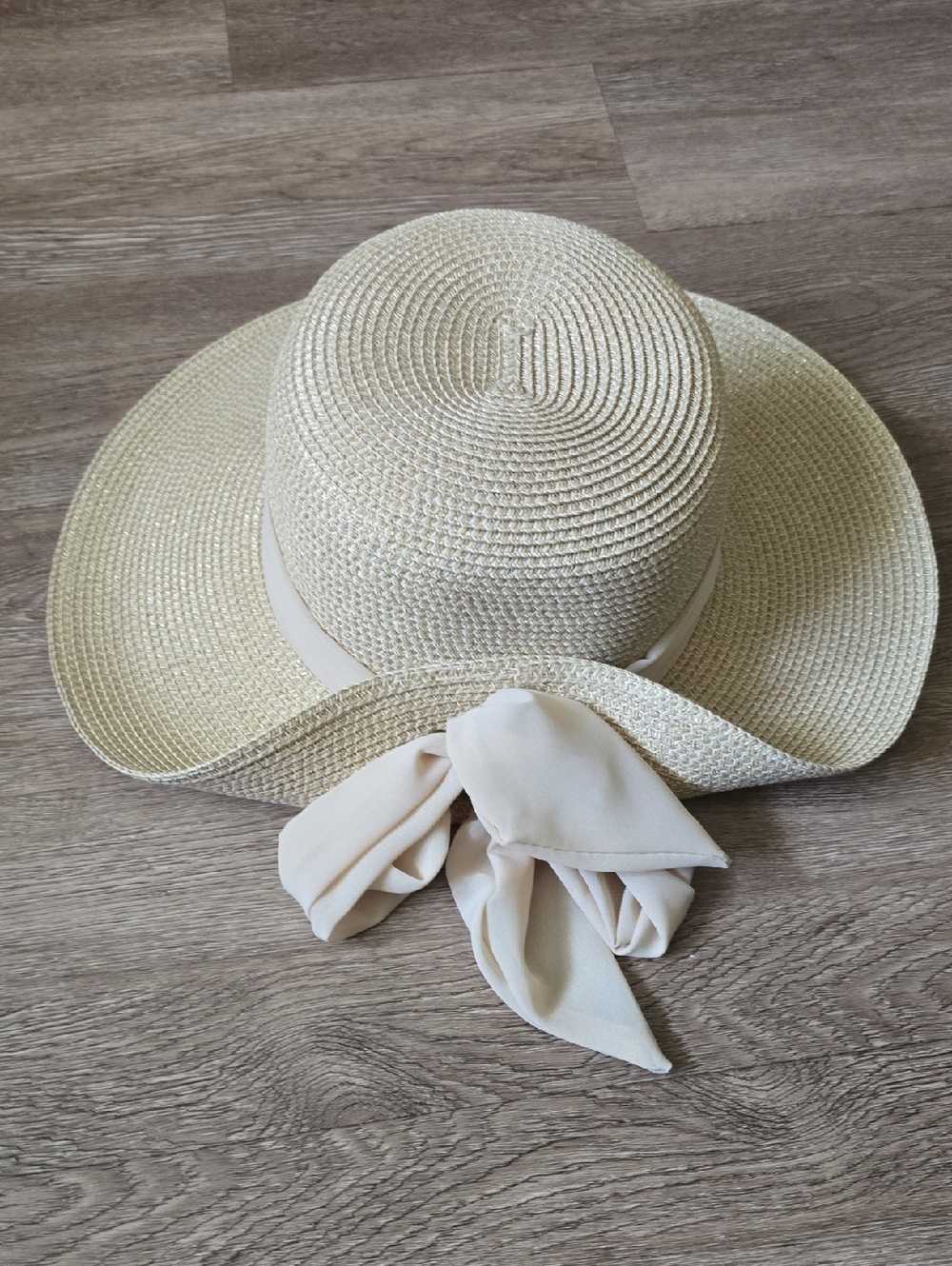 Wide-Brim Straw Sun Hat with Cream Bow Accent